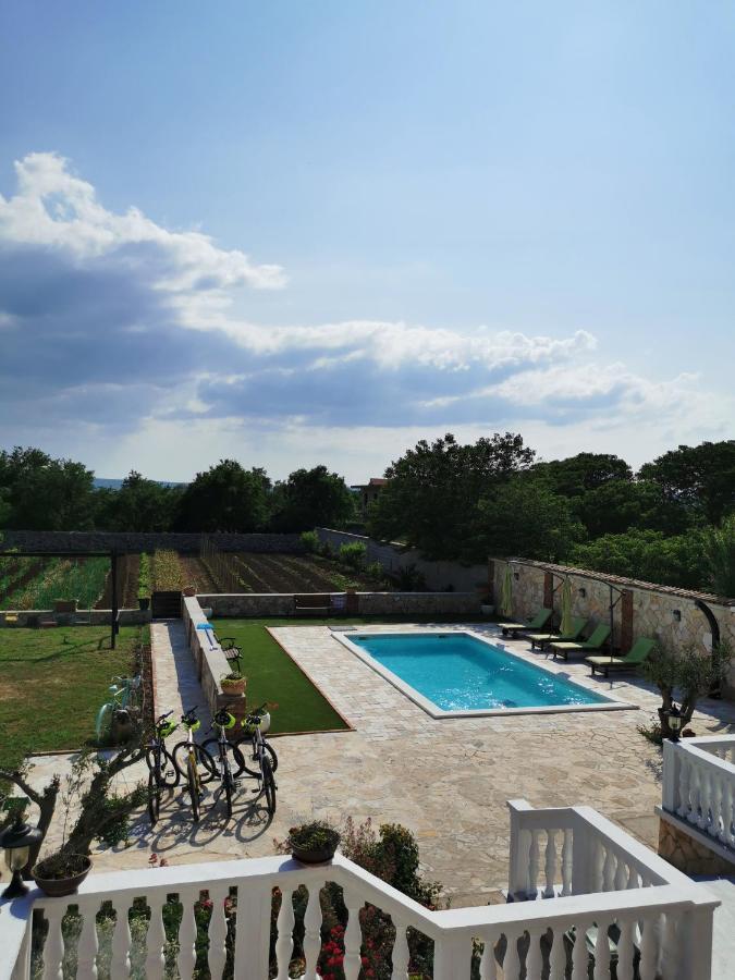 Holiday Home Iva With Pool Sukošan Zewnętrze zdjęcie
