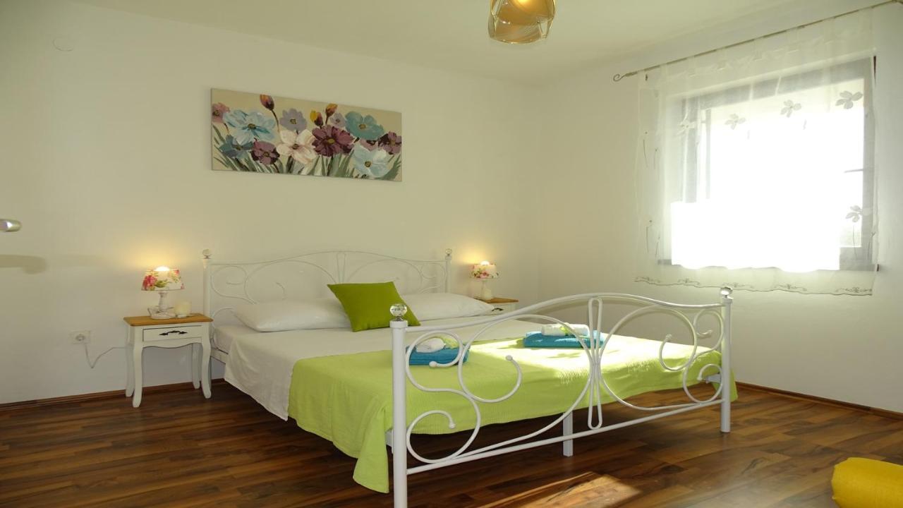 Holiday Home Iva With Pool Sukošan Zewnętrze zdjęcie