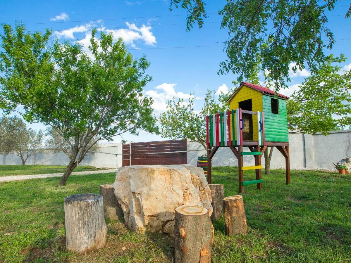 Holiday Home Iva With Pool Sukošan Zewnętrze zdjęcie