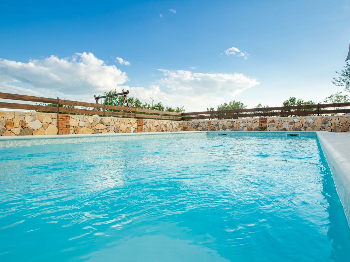 Holiday Home Iva With Pool Sukošan Zewnętrze zdjęcie