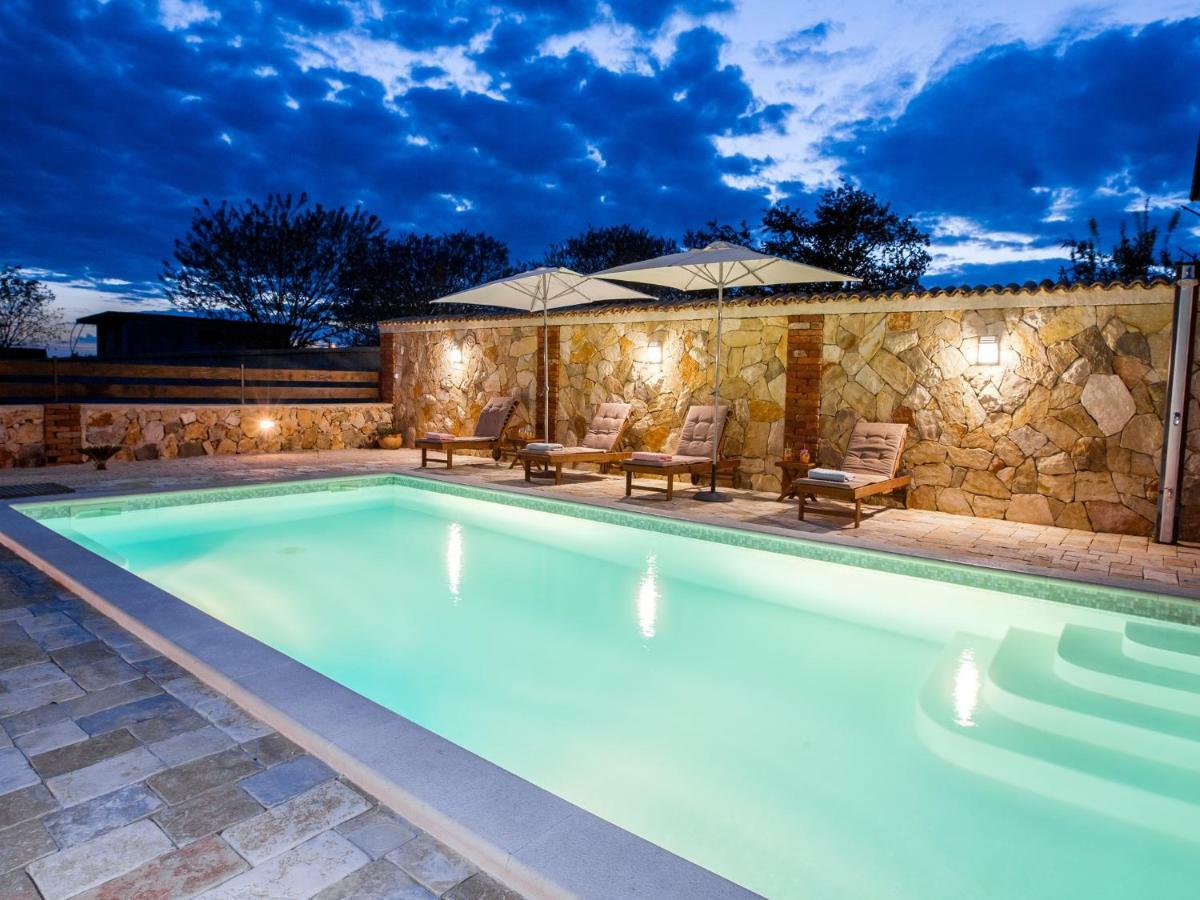 Holiday Home Iva With Pool Sukošan Zewnętrze zdjęcie