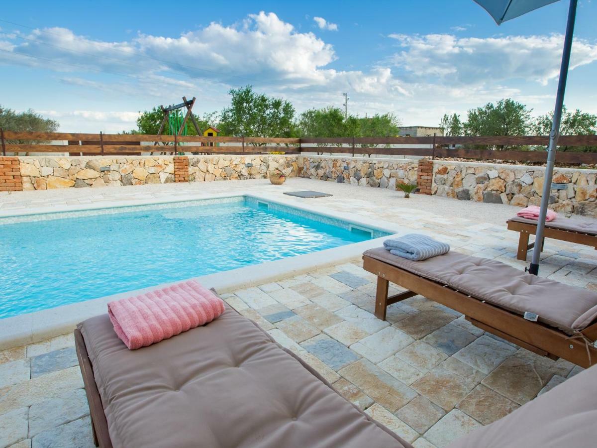 Holiday Home Iva With Pool Sukošan Zewnętrze zdjęcie