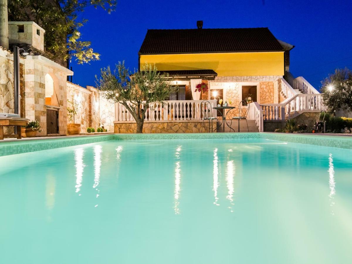 Holiday Home Iva With Pool Sukošan Zewnętrze zdjęcie